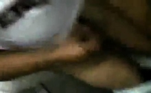 Filmou Caminhoneiro Trocando Oleo No Banheiro
