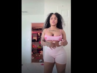 Love Chat Big Boobs Brunette Masturbating For Cam