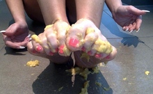 Amateur Foot Fetish Girlfriend Sucks And Gives A Footjob